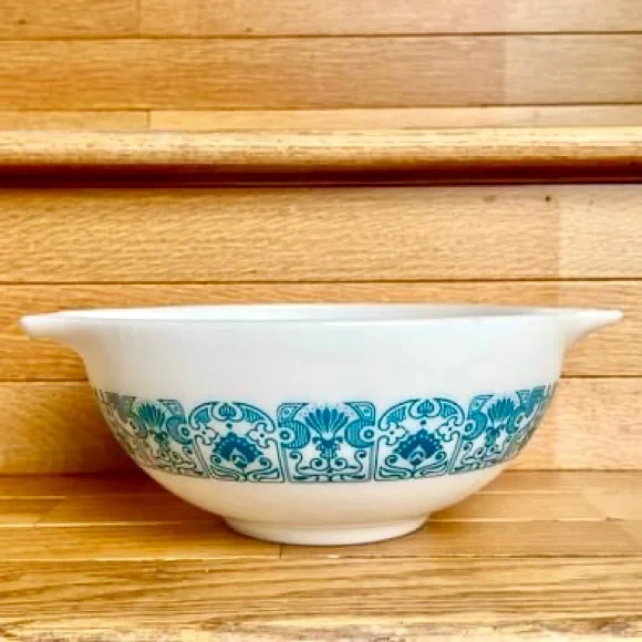 1.5 Pint PYREX 401 Mixing Bowl Serving Bowl Ovenware Milk White - Picture 8 of 15